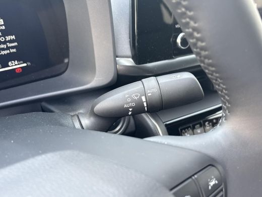 Toyota C-HR 2.0 Plug-in Hybrid 220 Dynamic **DODEHOEK DETECTIE/ PARKEERSENSOREN/ STUURVERWARMING** ActivLease financial lease