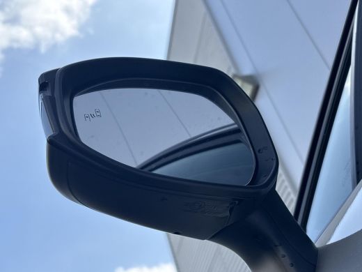 Toyota C-HR 2.0 Plug-in Hybrid 220 Dynamic **DODEHOEK DETECTIE/ PARKEERSENSOREN/ STUURVERWARMING** ActivLease financial lease