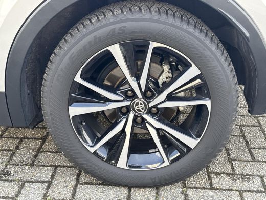 Toyota C-HR 2.0 Plug-in Hybrid 220 Dynamic **DODEHOEK DETECTIE/ PARKEERSENSOREN/ STUURVERWARMING** ActivLease financial lease