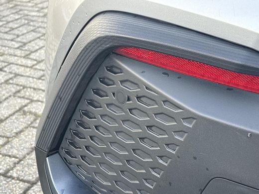 Toyota C-HR 2.0 Plug-in Hybrid 220 Dynamic **DODEHOEK DETECTIE/ PARKEERSENSOREN/ STUURVERWARMING** ActivLease financial lease