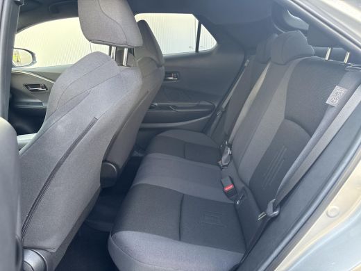 Toyota C-HR 2.0 Plug-in Hybrid 220 Dynamic **DODEHOEK DETECTIE/ PARKEERSENSOREN/ STUURVERWARMING** ActivLease financial lease