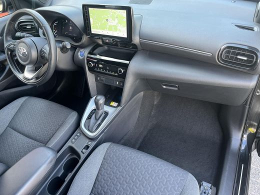 Toyota Yaris Cross 1.5 Hybrid Dynamic | Dode hoek waarschuwing | Stoel- + stuurverwarming | Navigatie | Keyless entry | ActivLease financial lease