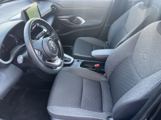Toyota Yaris Cross 1.5 Hybrid Dynamic | Dode hoek waarschuwing | Stoel- + stuurverwarming | Navigatie | Keyless entry | ActivLease financial lease