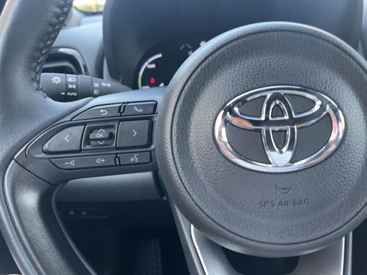 Toyota Yaris Cross 1.5 Hybrid Dynamic | Dode hoek waarschuwing | Stoel- + stuurverwarming | Navigatie | Keyless entry | ActivLease financial lease