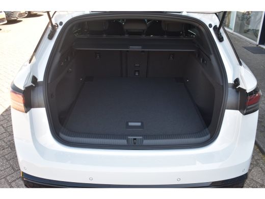 Volkswagen ID.7 77 kWh 286PK Limited Edition | TREKHAAK | NAVIGATIE | HUD | CAMERA | STOELVERW. | 19 INCH ActivLease financial lease