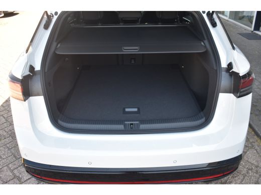 Volkswagen ID.7 77 kWh 286PK Limited Edition | TREKHAAK | NAVIGATIE | HUD | CAMERA | STOELVERW. | 19 INCH ActivLease financial lease