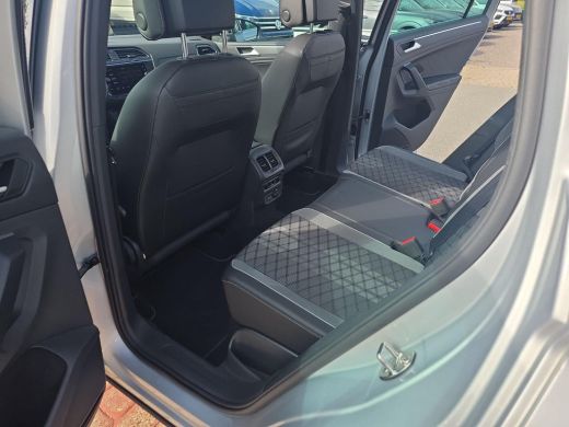 Volkswagen Tiguan 1.4 TSI eHybrid R-Line Business+ | PHEV | Trekhaak | Pano | A.cam | Winterpakket | 245Pk | SOH 89% | ActivLease financial lease