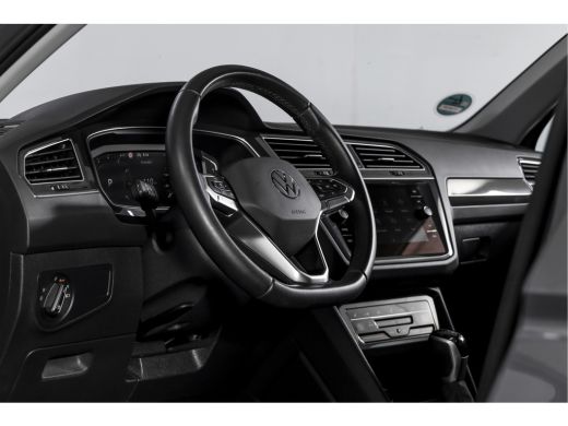 Volkswagen Tiguan 1.5 TSI 150 PK Life Business | Trekhaak | Dig. Cockpit | Adapt. Cruise | Stuur-+stoelverw. | Came... ActivLease financial lease