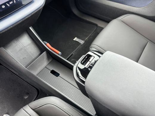 Volvo  EX30 Single Motor Plus 51 kWh | 18" | Stoel/Stuurverwarming | Harman Kardon | Parkeercamera | Keyless ... ActivLease financial lease