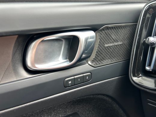 Volvo  XC40 1.5 T4 Plug-in hybrid Ultimate Dark | Panoramadak | Harman/Kardon | Leder | Camera | ActivLease financial lease