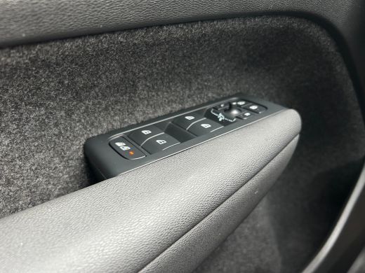 Volvo  XC40 1.5 T4 Plug-in hybrid Ultimate Dark | Panoramadak | Harman/Kardon | Leder | Camera | ActivLease financial lease