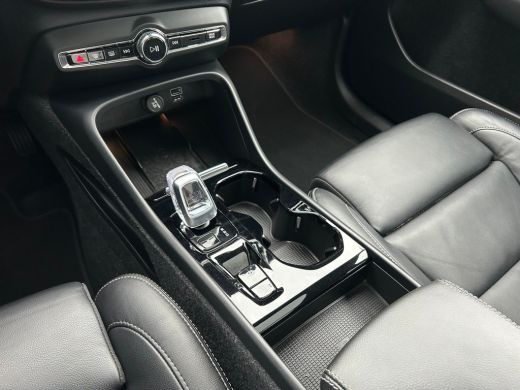 Volvo  XC40 1.5 T4 Plug-in hybrid Ultimate Dark | Panoramadak | Harman/Kardon | Leder | Camera | ActivLease financial lease