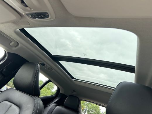 Volvo  XC40 1.5 T4 Plug-in hybrid Ultimate Dark | Panoramadak | Harman/Kardon | Leder | Camera | ActivLease financial lease