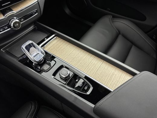 Volvo  XC60 T8 Plug-in hybrid AWD Ultra Dark Exec. Ed. | 22" | Heico Diffusor | Getint & Gelamineerd Glas | A... ActivLease financial lease