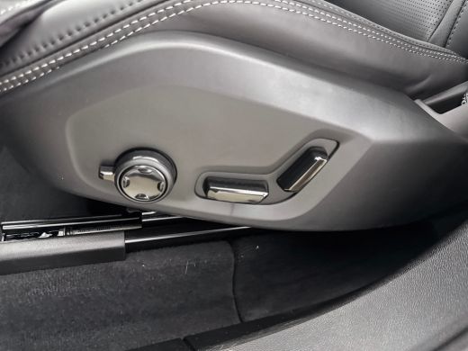Volvo  XC60 T8 Plug-in hybrid AWD Ultra Dark Exec. Ed. | 22" | Heico Diffusor | Getint & Gelamineerd Glas | A... ActivLease financial lease
