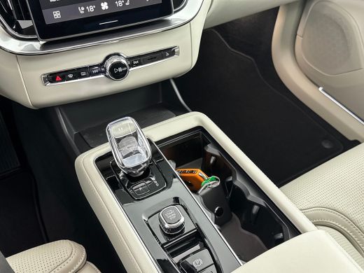 Volvo  XC90 T8 Recharge Ultra Dark Excecutive | 22" | Gelaagd & Getint Glas | Luchtvering | Geventileerd Napp... ActivLease financial lease