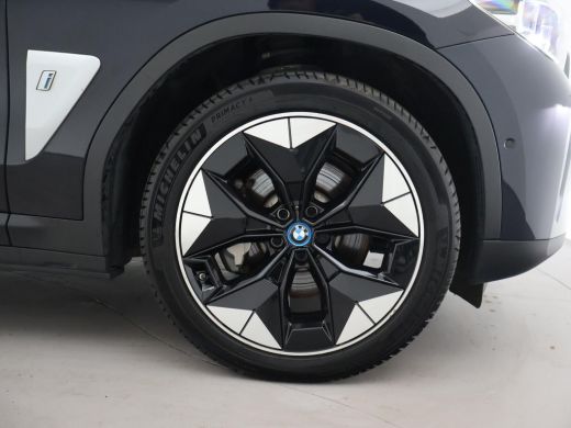 BMW iX3 HIGH EXECUTIVE 80 kWh + TREKHAAK | PANORAMA | 360 CAMERA | ADAPTIVE CRUISE | SFEERVERLICHTING ActivLease financial lease