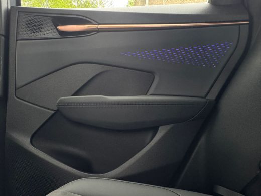 CUPRA Terramar 1.5 eTSI 150PK BUSINESS HEAD-UP/NAVI/CAMERA/LEDER MATRIX ActivLease financial lease