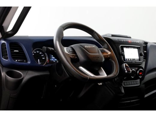 Iveco Daily 35C18 3.0 180pk HiMatic Automaat D.C. Open Laadbak L412cm Trekhaak 3500kg 09-2022 ActivLease financial lease