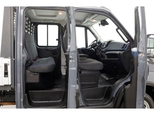 Iveco Daily 35C18 3.0 180pk HiMatic Automaat D.C. Open Laadbak L412cm Trekhaak 3500kg 09-2022 ActivLease financial lease