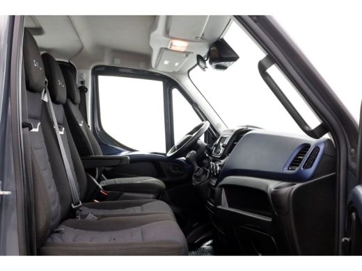 Iveco Daily 35C18 3.0 180pk HiMatic Automaat D.C. Open Laadbak L412cm Trekhaak 3500kg 09-2022 ActivLease financial lease