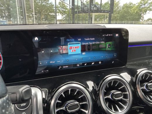 Mercedes-Benz GLB 200 AMG // Trekhaak // 360 Camera // Nightpakket // Carplay // Augmented Reality // 19" AMG Velgen ActivLease financial lease