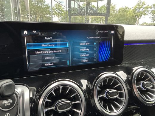 Mercedes-Benz GLB 200 AMG // Trekhaak // 360 Camera // Nightpakket // Carplay // Augmented Reality // 19" AMG Velgen ActivLease financial lease