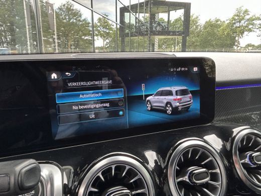 Mercedes-Benz GLB 200 AMG // Trekhaak // 360 Camera // Nightpakket // Carplay // Augmented Reality // 19" AMG Velgen ActivLease financial lease