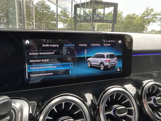 Mercedes-Benz GLB 200 AMG // Trekhaak // 360 Camera // Nightpakket // Carplay // Augmented Reality // 19" AMG Velgen ActivLease financial lease