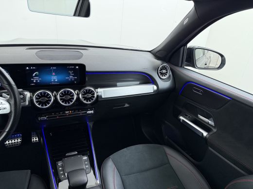 Mercedes-Benz GLB 200 AMG // Trekhaak // 360 Camera // Nightpakket // Carplay // Augmented Reality // 19" AMG Velgen ActivLease financial lease
