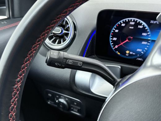 Mercedes-Benz GLB 200 AMG // Trekhaak // 360 Camera // Nightpakket // Carplay // Augmented Reality // 19" AMG Velgen ActivLease financial lease