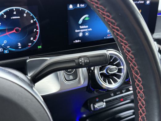 Mercedes-Benz GLB 200 AMG // Trekhaak // 360 Camera // Nightpakket // Carplay // Augmented Reality // 19" AMG Velgen ActivLease financial lease