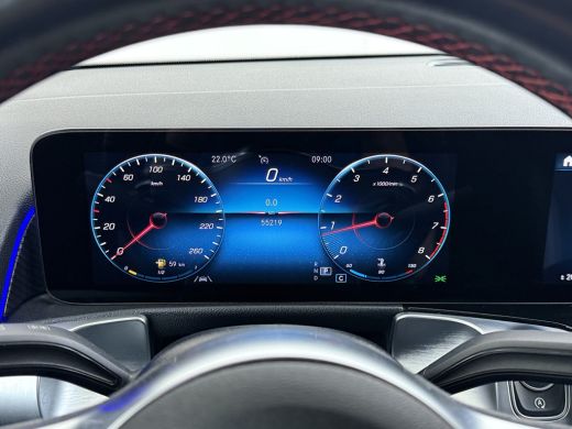 Mercedes-Benz GLB 200 AMG // Trekhaak // 360 Camera // Nightpakket // Carplay // Augmented Reality // 19" AMG Velgen ActivLease financial lease