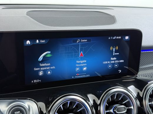 Mercedes-Benz GLB 200 AMG // Trekhaak // 360 Camera // Nightpakket // Carplay // Augmented Reality // 19" AMG Velgen ActivLease financial lease