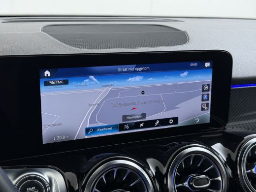 Mercedes-Benz GLB 200 AMG // Trekhaak // 360 Camera // Nightpakket // Carplay // Augmented Reality // 19" AMG Velgen ActivLease financial lease