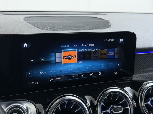Mercedes-Benz GLB 200 AMG // Trekhaak // 360 Camera // Nightpakket // Carplay // Augmented Reality // 19" AMG Velgen ActivLease financial lease