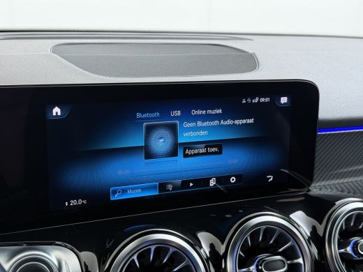 Mercedes-Benz GLB 200 AMG // Trekhaak // 360 Camera // Nightpakket // Carplay // Augmented Reality // 19" AMG Velgen ActivLease financial lease