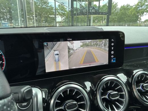 Mercedes-Benz GLB 200 AMG // Trekhaak // 360 Camera // Nightpakket // Carplay // Augmented Reality // 19" AMG Velgen ActivLease financial lease