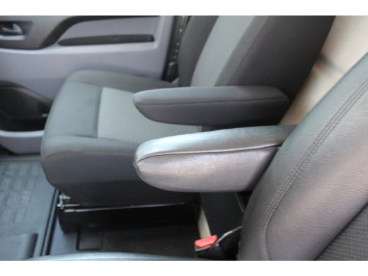 Peugeot e-Expert L2 75 kWh | CAMERA | BETIMMERING | SIDE + BACK BARS | APPLE CARPLAY/ANDROID AUTO | ActivLease financial lease