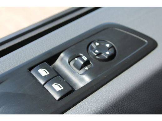 Peugeot e-Expert L2 75 kWh | CAMERA | BETIMMERING | SIDE + BACK BARS | APPLE CARPLAY/ANDROID AUTO | ActivLease financial lease
