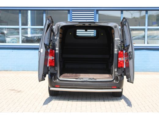 Peugeot e-Expert L2 75 kWh | CAMERA | BETIMMERING | SIDE + BACK BARS | APPLE CARPLAY/ANDROID AUTO | ActivLease financial lease