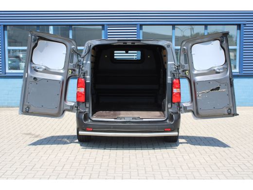 Peugeot e-Expert L2 75 kWh | CAMERA | BETIMMERING | SIDE + BACK BARS | APPLE CARPLAY/ANDROID AUTO | ActivLease financial lease