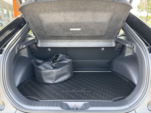 Toyota C-HR+ First Edition 77 kWh | 20" lichtmetalen velgen | &euro; 2.500 extra inruilwaarde | ActivLease financial lease