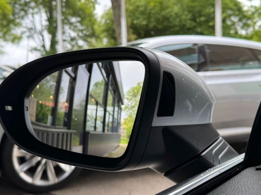 Volkswagen Golf eHybrid PHEV 204PK DSG STYLE CAMERA/VELOURS/NAVI/IQ-LIGHT ActivLease financial lease