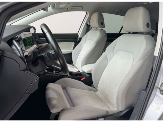 Volkswagen Golf eHybrid PHEV 204PK DSG STYLE CAMERA/VELOURS/NAVI/IQ-LIGHT ActivLease financial lease