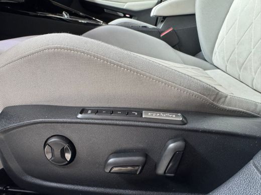 Volkswagen Golf eHybrid PHEV 204PK DSG STYLE CAMERA/VELOURS/NAVI/IQ-LIGHT ActivLease financial lease