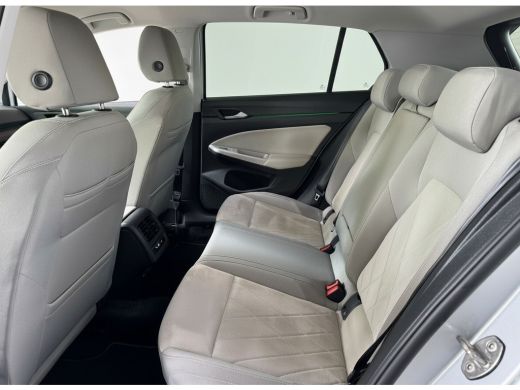 Volkswagen Golf eHybrid PHEV 204PK DSG STYLE CAMERA/VELOURS/NAVI/IQ-LIGHT ActivLease financial lease