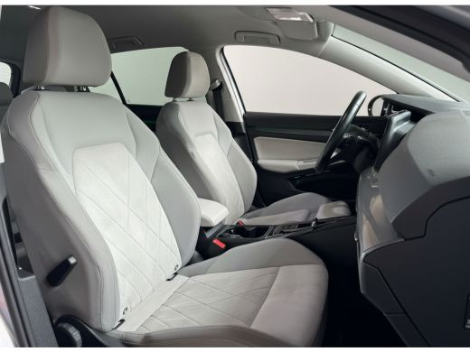 Volkswagen Golf eHybrid PHEV 204PK DSG STYLE CAMERA/VELOURS/NAVI/IQ-LIGHT ActivLease financial lease