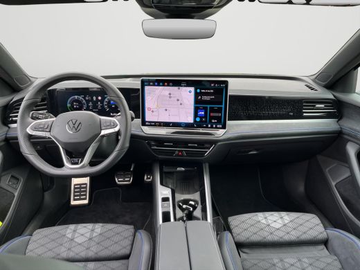 Volkswagen Passat Variant 1.5 eHybrid R-Line Business | Trekhaak | 5J Garantie | Winterpakket | IQ.Drive | 272Pk | ... ActivLease financial lease