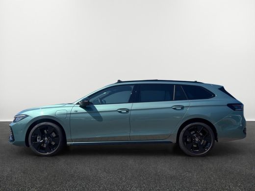 Volkswagen Passat Variant 1.5 eHybrid R-Line Business | 272Pk | Trekhaak | Pano | 5J garantie | Blackstyle Plus | H... ActivLease financial lease